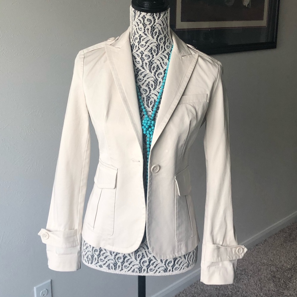 Body By Victoria Cream Blazer